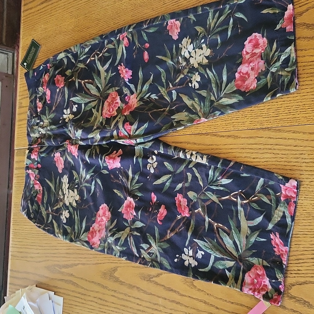 Lauren Jeans Co Ralph Lauren navy blue floral print Capris